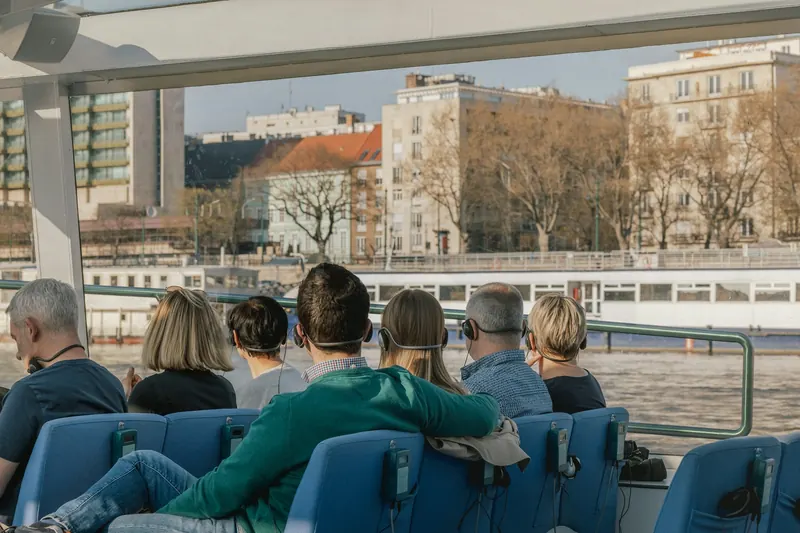 A tour guide talking to travellers